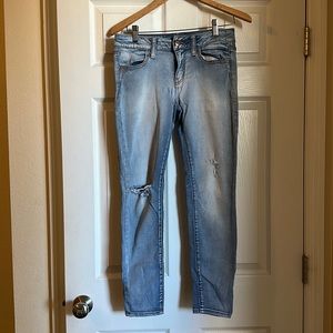 American Eagle Outfitters Ripped Skinny Jegging 8 Short